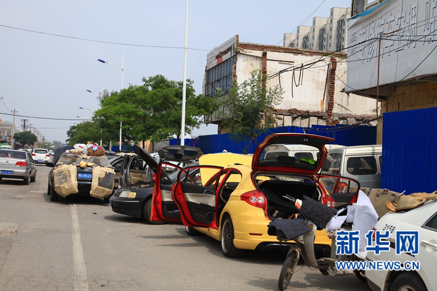 大雨過(guò)后艷陽(yáng)天  新鄉(xiāng)車主晾曬忙