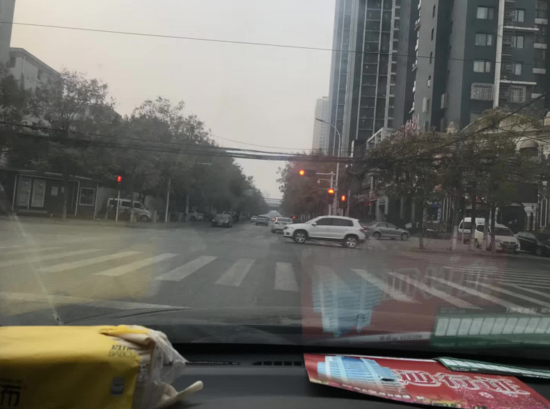 限行第一天！鄭州的早高峰是這個(gè)樣子的