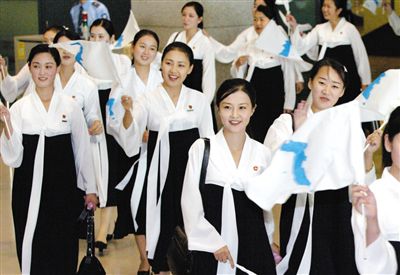 2005年9月，結(jié)束亞洲田徑錦標(biāo)賽之行的朝鮮拉拉隊(duì)。