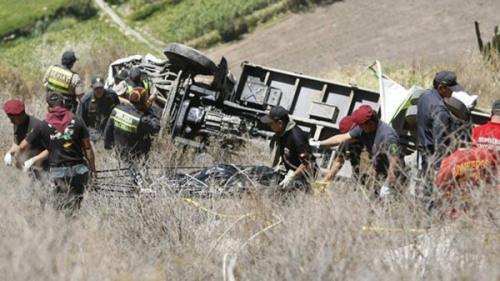 秘魯南部一客車墜落山谷，至少25人死亡網(wǎng)頁(yè)截圖