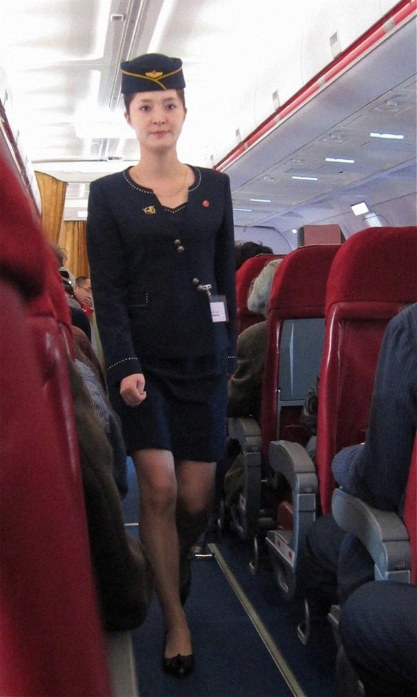 朝鮮領(lǐng)導(dǎo)人金正恩最近下令國(guó)營(yíng)高麗航空的女空服員改穿比較短、比較緊的裙子。