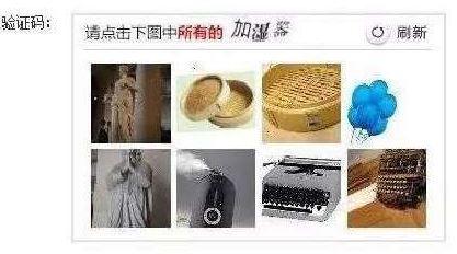 澎湃新聞?dòng)浾邚蔫F路上海站了解到，目前窗口售票采用的系統(tǒng)與12306網(wǎng)購(gòu)不同，購(gòu)票者通過(guò)身份證件的驗(yàn)證，即可購(gòu)票。根據(jù)往年經(jīng)驗(yàn)，每年臘月二十三到二十九的火車票最為緊俏，對(duì)應(yīng)的網(wǎng)絡(luò)購(gòu)票日期為12月4日至10日，春運(yùn)火車票搶票也進(jìn)入最白熱化的狀態(tài)。對(duì)此，鐵路部門(mén)提醒，如果沒(méi)能在第一時(shí)間買(mǎi)到票，旅客不妨在起售時(shí)間30分鐘后、開(kāi)車前15天和開(kāi)車前1天三個(gè)時(shí)間點(diǎn)“撿漏”，可能會(huì)有意外的收獲。
