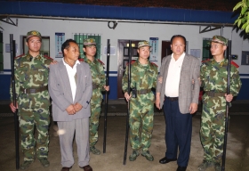 　5月17日，岳陽監(jiān)獄，自稱是聯(lián)合國官員的男子被當場抓獲。圖/通訊員續(xù)暖和