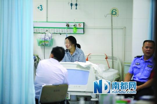 5月30日上午,跳橋女子獲救后被送往醫(yī)院救治,警方到場調(diào)查。南都記者 陳偉斌 攝