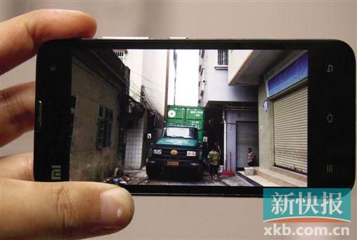 吳師傅的貨車被迫停留在現(xiàn)場幾天。