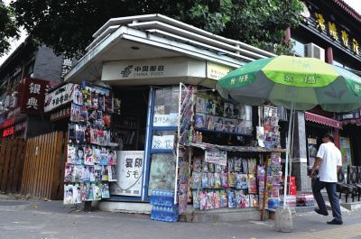 地安門街角，一座報(bào)刊亭靜靜矗立。京華時(shí)報(bào)記者趙思衡攝