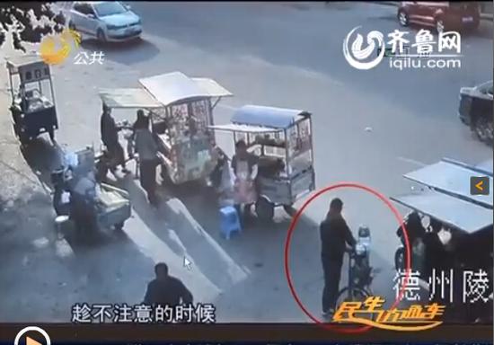 在臨盤市場被抓之后，薦某竟然拿出了一把匕首