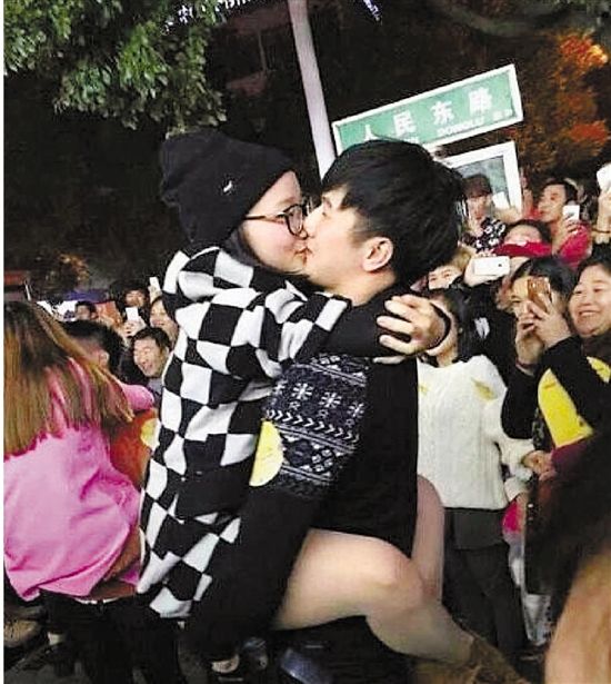 雖只是縣城的比賽，但水準(zhǔn)著實(shí)不低，居然有選手采用考拉式。