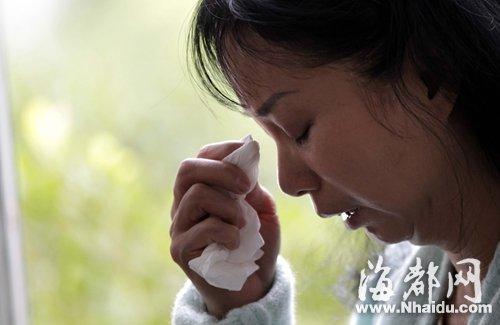 小梅的媽媽看到女兒發(fā)來(lái)的信息，就忍不住落淚