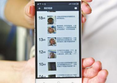 楊曉華的上百條朋友圈記錄了她陪伴男友抗病的歷程。