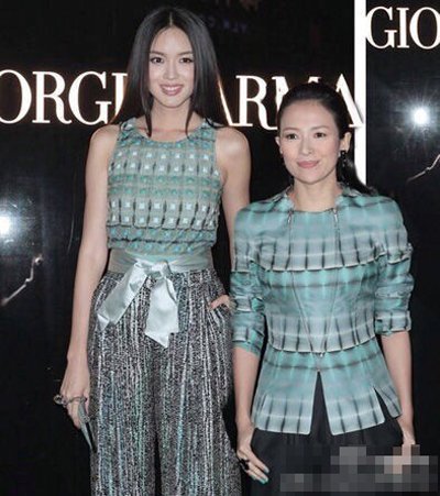 就算氣場絕對強(qiáng)大的貝嫂，跟張梓琳合影幾乎可以讓人忽視