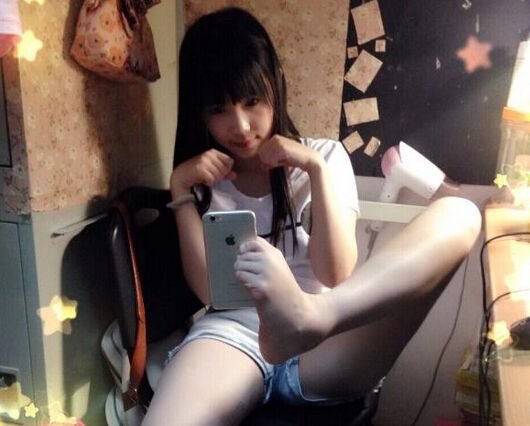 妹子們每周花至少五小時自拍，到底是為啥？