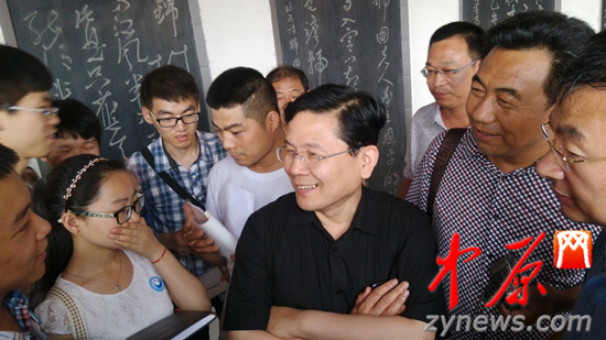 余光中、汪國真做客杜甫故里 共話詩圣家國情懷