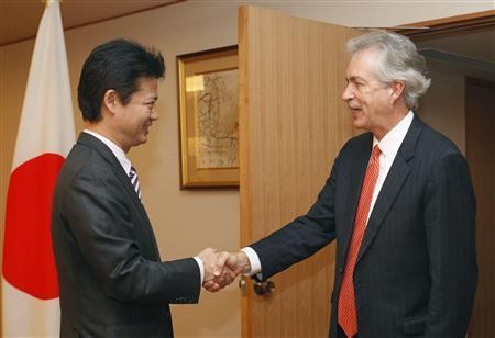10月15日上午，日本外相玄葉光一郎與到訪的美國(guó)常務(wù)助理國(guó)務(wù)卿伯恩斯在日外務(wù)省舉行了會(huì)談。
