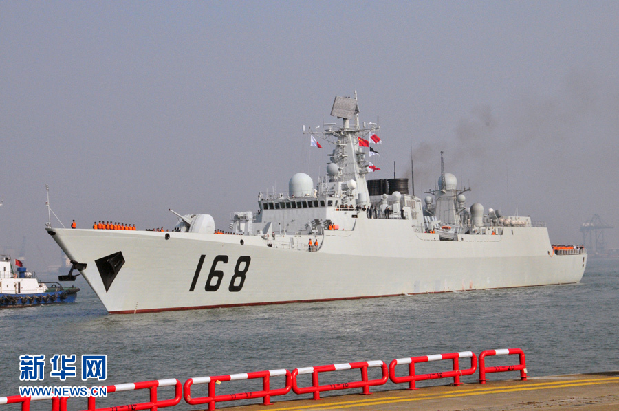　25日15時(shí)，海軍南海艦隊(duì)“廣州”號(hào)驅(qū)逐艦駛?cè)霃V州南沙汽車碼頭