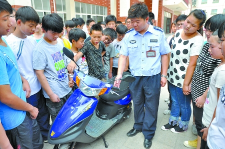 不滿(mǎn)18歲騎摩托車(chē)將會(huì)被拘留