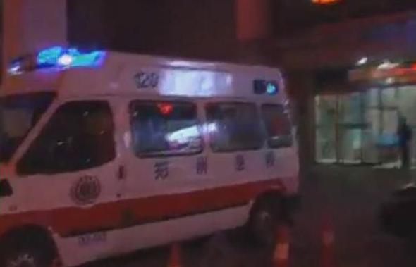 女兒不救父親，鄰居很憤怒