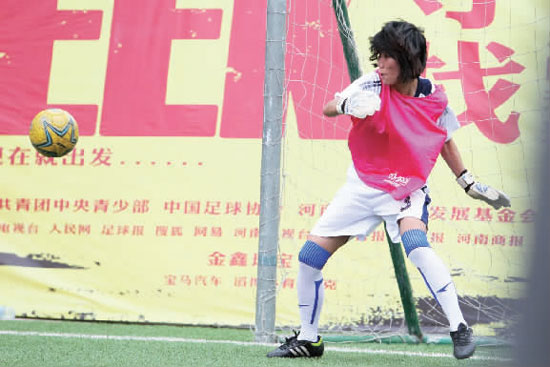 范運(yùn)杰客串門將，才止住了本方連續(xù)丟球的頹勢