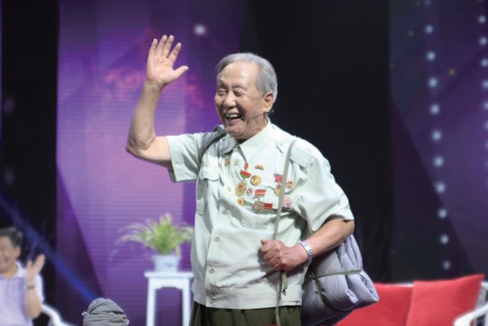 83歲，張立修打行軍包依然很迅速