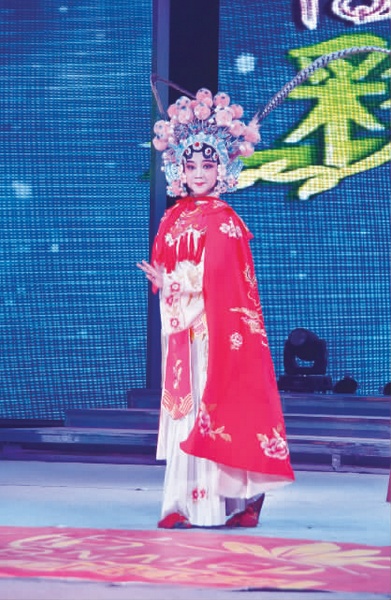 河南電視臺新農(nóng)村頻道少兒戲曲春晚，杜麗鵬表演的《西游記》中的借扇故事