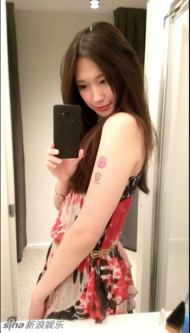 有顏有胸！日本變性美女性感迷人走紅網(wǎng)絡(luò)